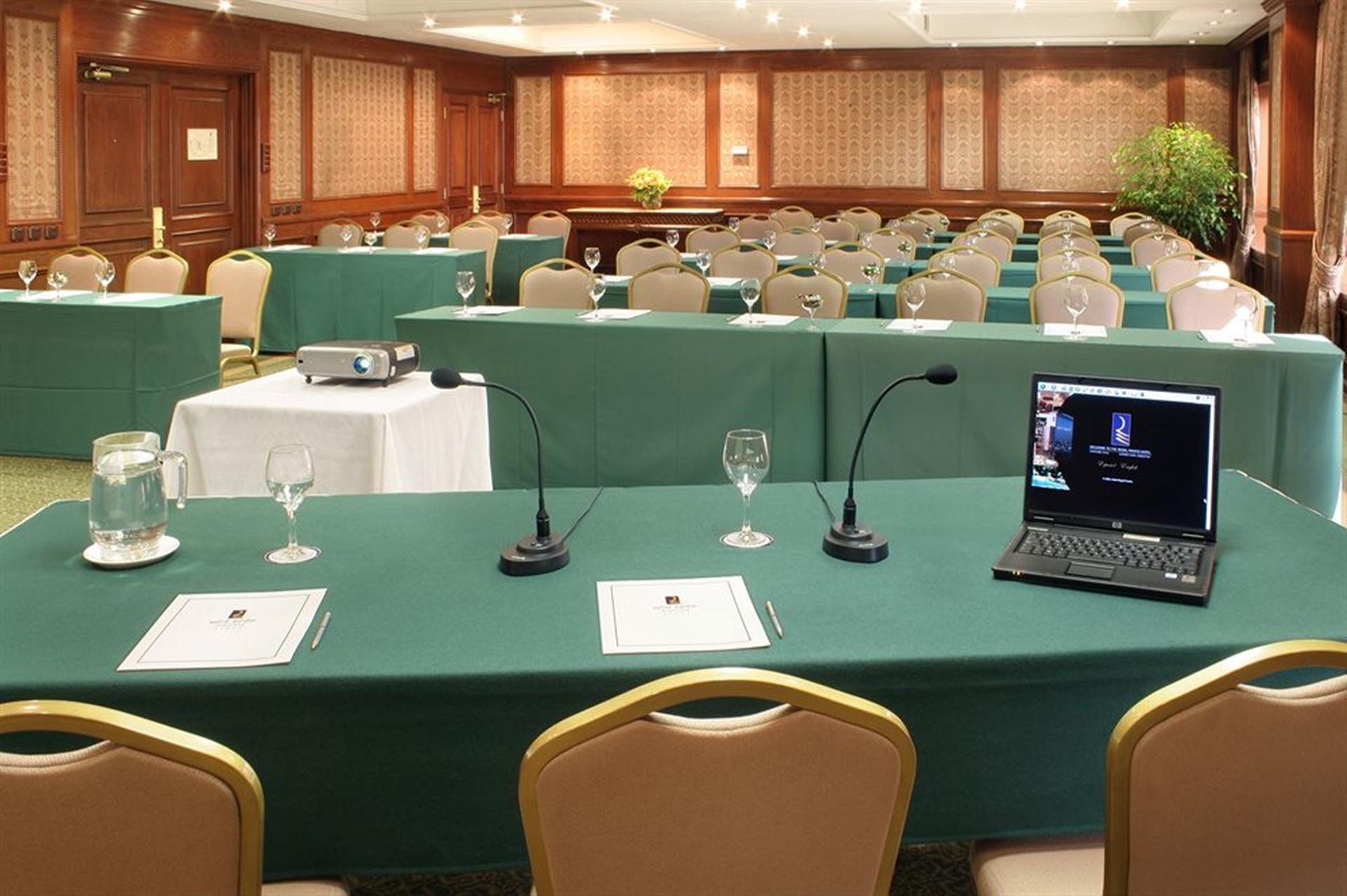 Hotel Regal Pacific Сантьяго Экстерьер фото A telepresence system in use