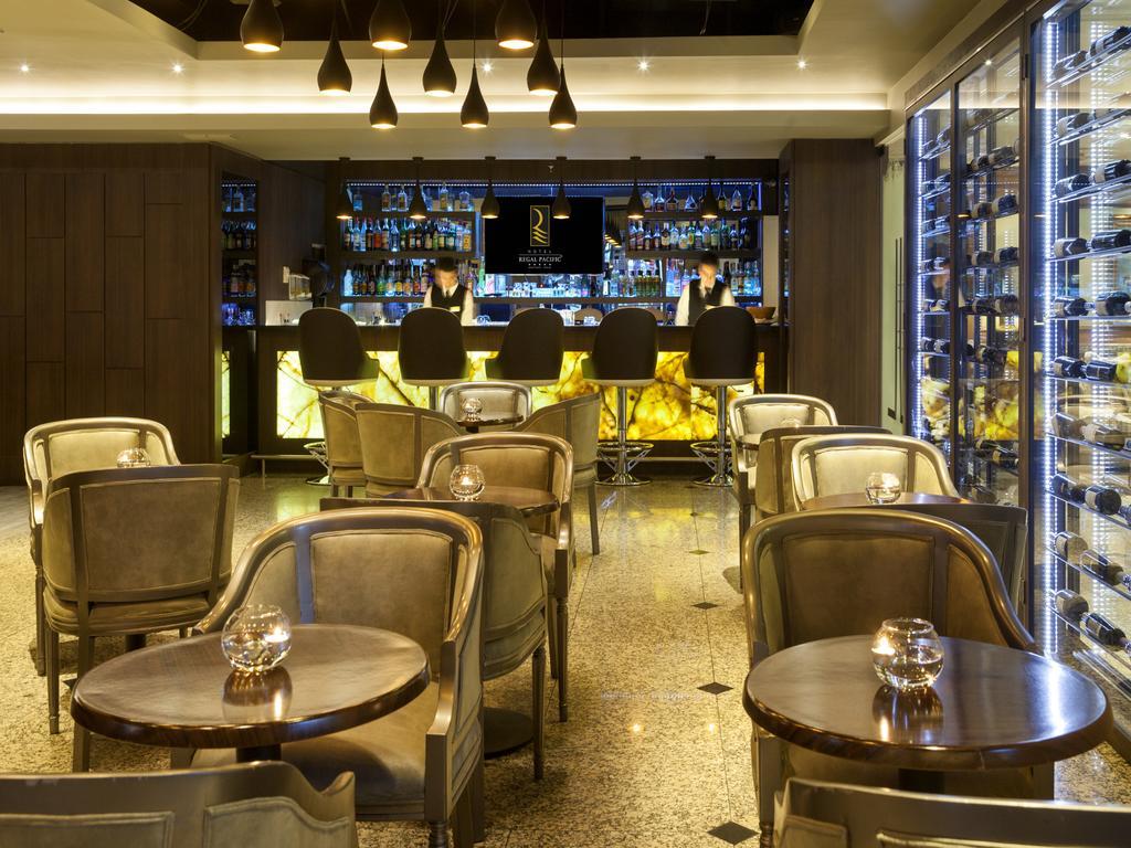 Hotel Regal Pacific Сантьяго Экстерьер фото The bar at the hotel